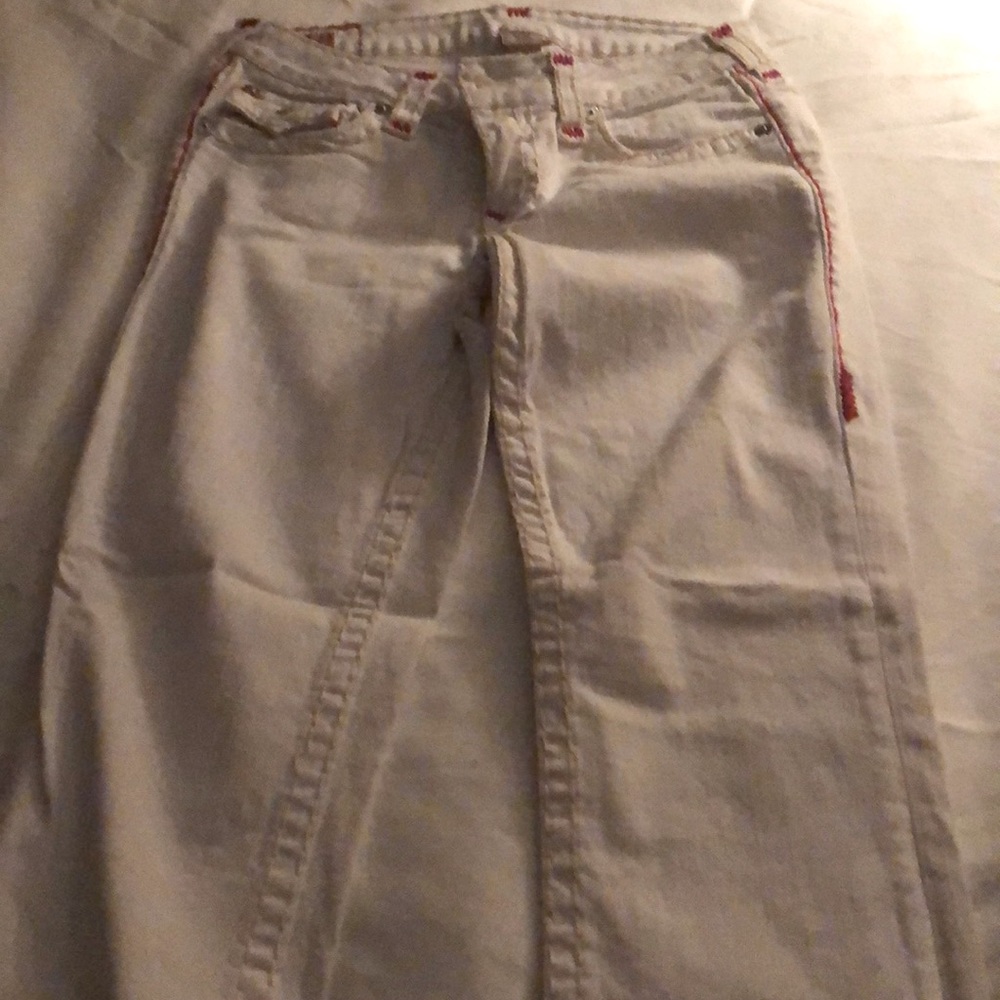 Straight fit, red stitched white jeans
